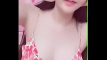 Gái xinh lộ ti trên Uplive