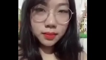 Đeo kí h lộ hàng trên Uplive