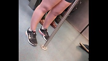 Ninfeta no tren de shortinho