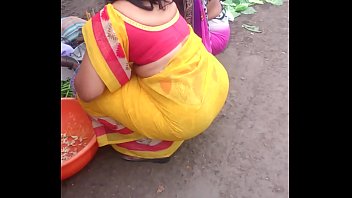 aunty saree ass