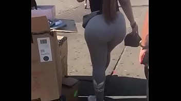 Siguiendo a una nalgona por la calle