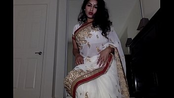 Alone Aunty Wearing Indian Costume with Tika Slowly Getting Naked Shows Pussy