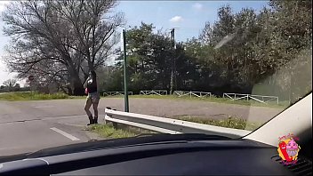 Ragazza scopa in auto per soldi