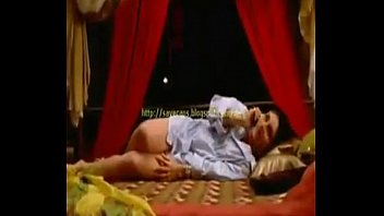 Kareena Kapoor and Saif Ali Khan hot Naked scene