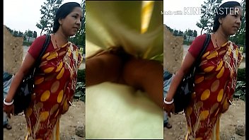 Pussy below saree
